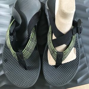 {New Listing} Chaco Hipthong
